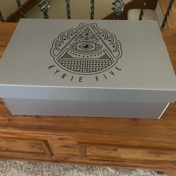 Kyrie 5 men’s basketball shoe size 12.5 - Picture 7 of 7